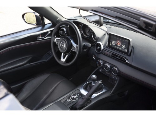 Характеристики автомобиля Mazda MX-5 1.5 MT Exclusive-Line RF (09.2018 - н.в.): фото, вместимость, скорость, двигатель, топливо, масса, отзывы
