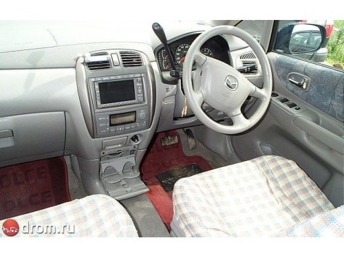 Характеристики автомобиля Mazda Premacy 1.8 G package 5-Seater (09.2000 - 06.2001): фото, вместимость, скорость, двигатель, топливо, масса, отзывы