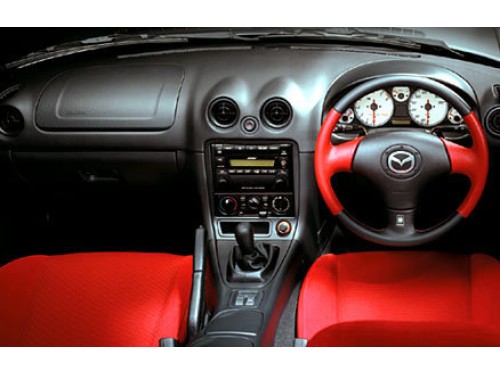 Характеристики автомобиля Mazda Roadster 1.6 M (07.2002 - 08.2003): фото, вместимость, скорость, двигатель, топливо, масса, отзывы