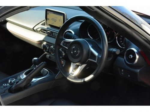 Характеристики автомобиля Mazda Roadster 1.5 NR-A (09.2015 - 11.2017): фото, вместимость, скорость, двигатель, топливо, масса, отзывы
