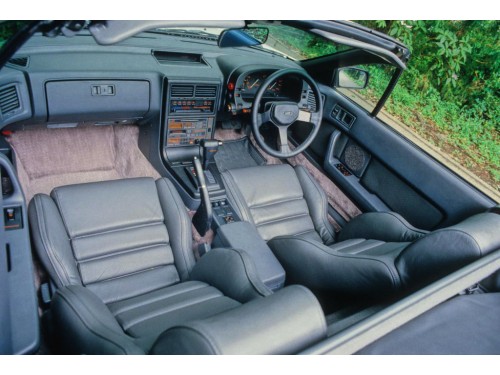 Характеристики автомобиля Mazda Savanna RX-7 1.3 Cabriolet (08.1987 - 03.1989): фото, вместимость, скорость, двигатель, топливо, масса, отзывы