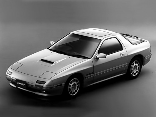 Характеристики автомобиля Mazda Savanna RX-7 1.3 GT-R (06.1990 - 11.1991): фото, вместимость, скорость, двигатель, топливо, масса, отзывы