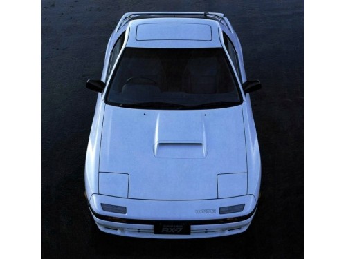 Характеристики автомобиля Mazda Savanna RX-7 1.3 GT (08.1987 - 03.1989): фото, вместимость, скорость, двигатель, топливо, масса, отзывы