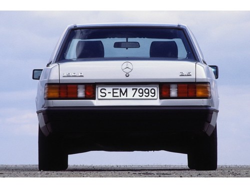 Характеристики автомобиля Mercedes-Benz 190 190 2.0 AT ECE version (10.1984 - 08.1986): фото, вместимость, скорость, двигатель, топливо, масса, отзывы