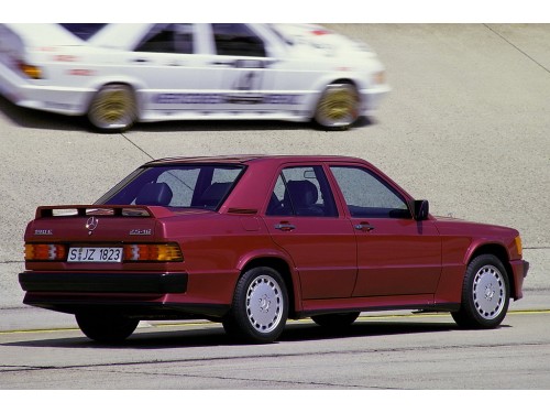 Характеристики автомобиля Mercedes-Benz 190 190 D 2.0 AT (03.1989 - 08.1993): фото, вместимость, скорость, двигатель, топливо, масса, отзывы