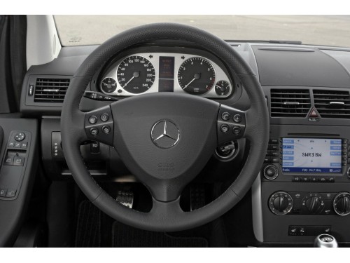 Характеристики автомобиля Mercedes-Benz A-Class A 150 MT Classic (11.2004 - 05.2008): фото, вместимость, скорость, двигатель, топливо, масса, отзывы