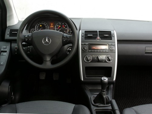 Характеристики автомобиля Mercedes-Benz A-Class A 150 MT Classic (11.2004 - 05.2008): фото, вместимость, скорость, двигатель, топливо, масса, отзывы