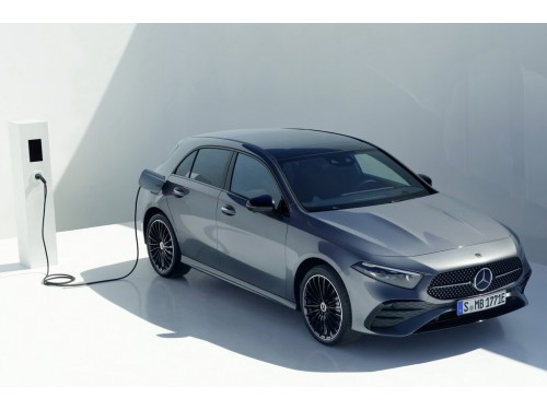 Характеристики автомобиля Mercedes-Benz A-Class A 180d DCT Entry Advanced (10.2022 - н.в.): фото, вместимость, скорость, двигатель, топливо, масса, отзывы