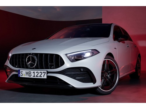 Характеристики автомобиля Mercedes-Benz A-Class A 180 DCT AMG Line Premium (10.2022 - н.в.): фото, вместимость, скорость, двигатель, топливо, масса, отзывы