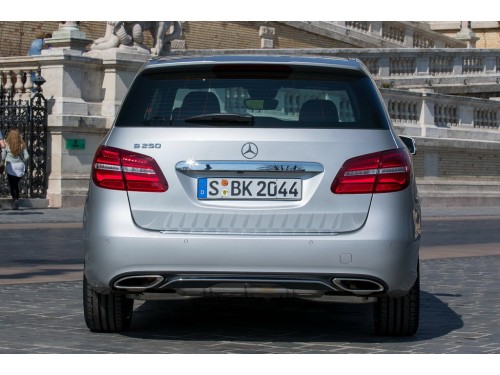 Характеристики автомобиля Mercedes-Benz B-Class B 160 d DCT (11.2014 - 12.2018): фото, вместимость, скорость, двигатель, топливо, масса, отзывы
