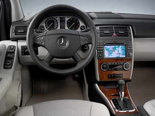 Характеристики автомобиля Mercedes-Benz B-Class B 200 CVT (04.2011 - 07.2012): фото, вместимость, скорость, двигатель, топливо, масса, отзывы