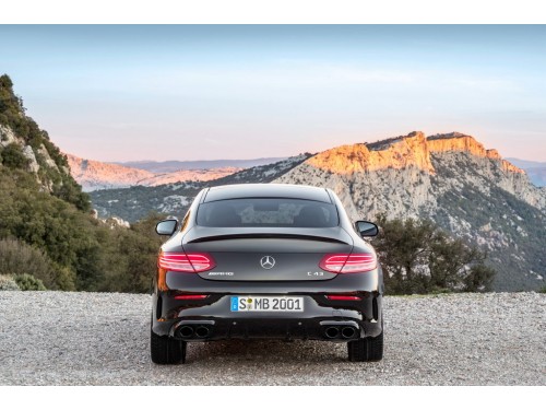 Характеристики автомобиля Mercedes-Benz C-Class C 43 AMG 4MATIC Особая серия (09.2020 - 06.2021): фото, вместимость, скорость, двигатель, топливо, масса, отзывы