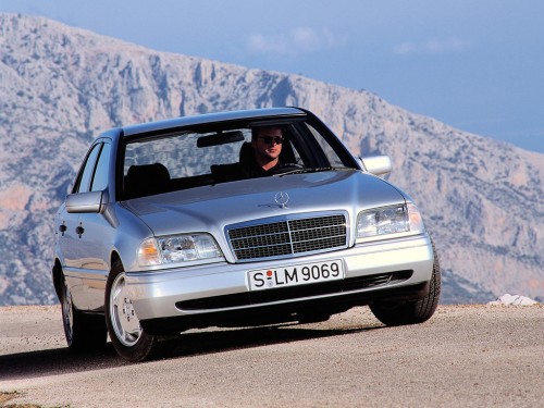Характеристики автомобиля Mercedes-Benz C-Class C180 MT Classic (03.1993 - 02.1997): фото, вместимость, скорость, двигатель, топливо, масса, отзывы