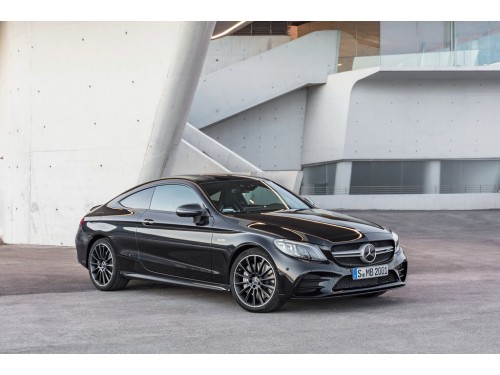 Характеристики автомобиля Mercedes-Benz C-Class C 180 Premium (07.2018 - 05.2020): фото, вместимость, скорость, двигатель, топливо, масса, отзывы