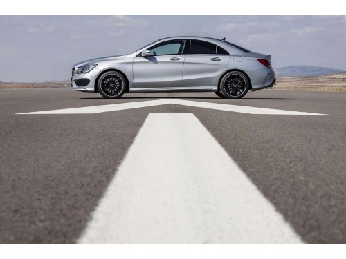 Характеристики автомобиля Mercedes-Benz CLA-Class CLA 200 DCT Особая серия (04.2013 - 08.2015): фото, вместимость, скорость, двигатель, топливо, масса, отзывы