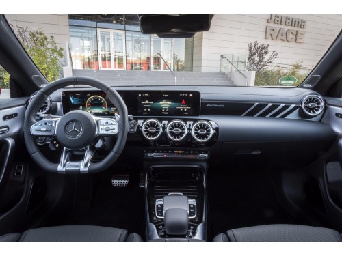 Характеристики автомобиля Mercedes-Benz CLA-Class CLA 200 DCT Progressive (04.2019 - 04.2023): фото, вместимость, скорость, двигатель, топливо, масса, отзывы