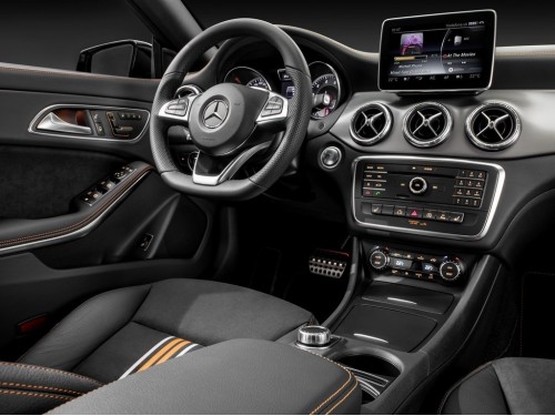 Характеристики автомобиля Mercedes-Benz CLA-Class CLA 200 DCT Особая серия (11.2014 - 04.2016): фото, вместимость, скорость, двигатель, топливо, масса, отзывы