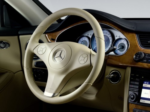 Характеристики автомобиля Mercedes-Benz CLS-Class CLS 350 AT (02.2008 - 09.2010): фото, вместимость, скорость, двигатель, топливо, масса, отзывы
