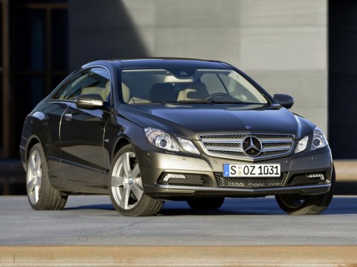 Характеристики автомобиля Mercedes-Benz E-Class E 200 CGI BlueEfficiency MТ Base (01.2010 - 03.2011): фото, вместимость, скорость, двигатель, топливо, масса, отзывы