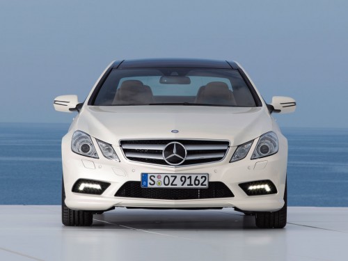 Характеристики автомобиля Mercedes-Benz E-Class E 200 CGI BlueEfficiency AТ Avantgarde (01.2010 - 03.2011): фото, вместимость, скорость, двигатель, топливо, масса, отзывы