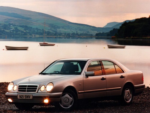 Характеристики автомобиля Mercedes-Benz E-Class E 200 Diesel MТ Avantgarde (06.1996 - 07.1999): фото, вместимость, скорость, двигатель, топливо, масса, отзывы