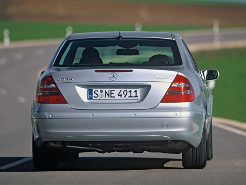 Характеристики автомобиля Mercedes-Benz E-Class E 200 Kompressor AТ Elegance (09.2002 - 08.2006): фото, вместимость, скорость, двигатель, топливо, масса, отзывы