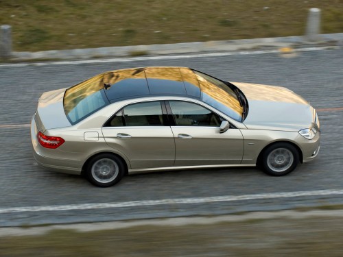 Характеристики автомобиля Mercedes-Benz E-Class E 200 CGI BlueEfficiency AТ Avantgarde (06.2011 - 12.2012): фото, вместимость, скорость, двигатель, топливо, масса, отзывы
