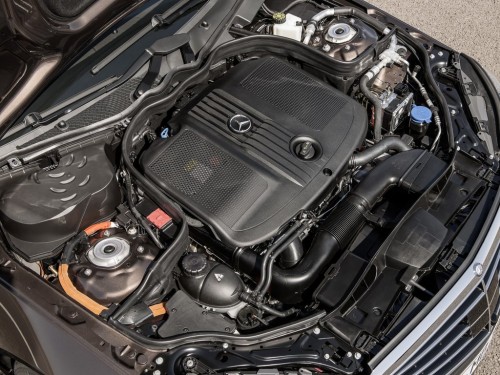 Характеристики автомобиля Mercedes-Benz E-Class E 200 AТ Elegance (01.2013 - 12.2015): фото, вместимость, скорость, двигатель, топливо, масса, отзывы