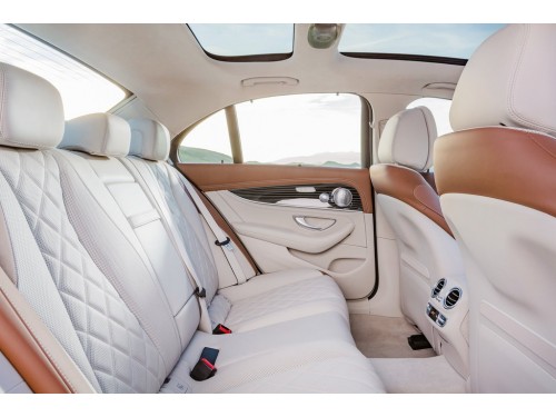 Характеристики автомобиля Mercedes-Benz E-Class E 200 4MATIC Premium (03.2019 - 06.2020): фото, вместимость, скорость, двигатель, топливо, масса, отзывы