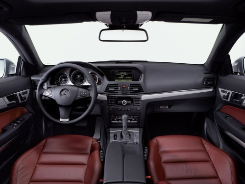 Характеристики автомобиля Mercedes-Benz E-Class E 200 BlueEfficiency MТ Avantgarde (04.2011 - 03.2013): фото, вместимость, скорость, двигатель, топливо, масса, отзывы