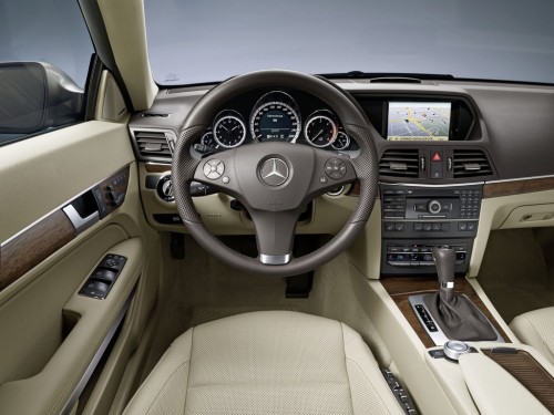 Характеристики автомобиля Mercedes-Benz E-Class E 200 CGI BlueEfficiency MТ Elegance (01.2010 - 03.2011): фото, вместимость, скорость, двигатель, топливо, масса, отзывы