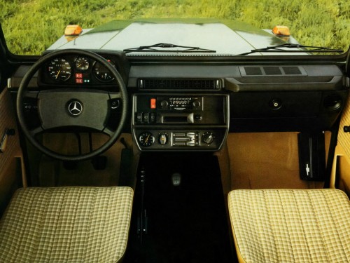 Характеристики автомобиля Mercedes-Benz G-Class G 280 GE AT (03.1981 - 09.1987): фото, вместимость, скорость, двигатель, топливо, масса, отзывы
