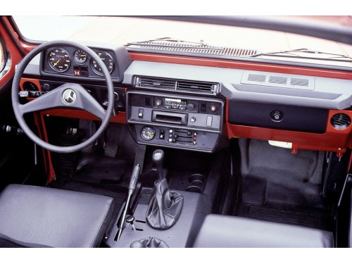 Характеристики автомобиля Mercedes-Benz G-Class G 280 GE MT (09.1979 - 09.1987): фото, вместимость, скорость, двигатель, топливо, масса, отзывы