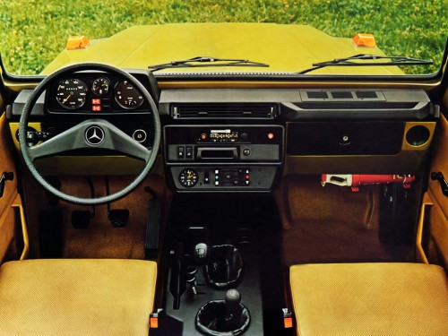 Характеристики автомобиля Mercedes-Benz G-Class G 230 Cabriolet G MT NCE (02.1979 - 09.1987): фото, вместимость, скорость, двигатель, топливо, масса, отзывы