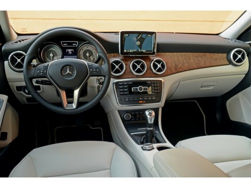 Характеристики автомобиля Mercedes-Benz GLA-Class GLA 180 MT (02.2015 - 01.2017): фото, вместимость, скорость, двигатель, топливо, масса, отзывы