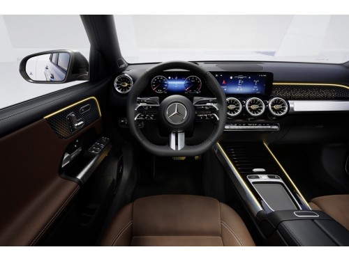 Характеристики автомобиля Mercedes-Benz GLB-Class GLB 180 AMG Line Premium (05.2023 - н.в.): фото, вместимость, скорость, двигатель, топливо, масса, отзывы