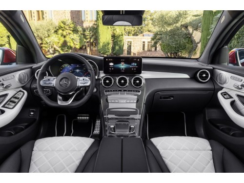 Характеристики автомобиля Mercedes-Benz GLC Coupe GLC 200 4MATIC AMG Line Plus (05.2019 - 04.2023): фото, вместимость, скорость, двигатель, топливо, масса, отзывы