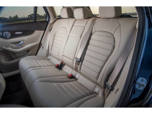 Характеристики автомобиля Mercedes-Benz GLC GLC 300 4MATIC (10.2015 - н.в.): фото, вместимость, скорость, двигатель, топливо, масса, отзывы
