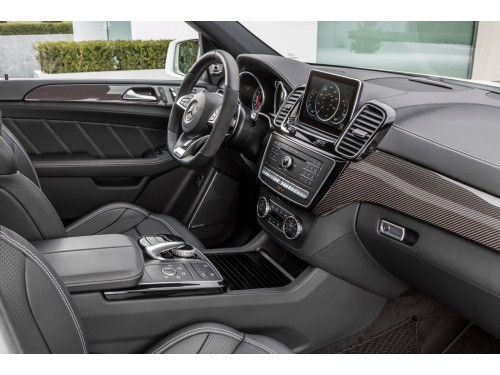 Характеристики автомобиля Mercedes-Benz GLE AMG GLE 63 4MATIC Особая серия (05.2015 - 09.2018): фото, вместимость, скорость, двигатель, топливо, масса, отзывы