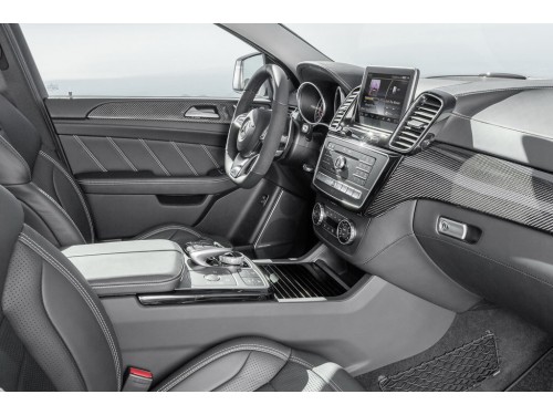 Характеристики автомобиля Mercedes-Benz GLE AMG GLE 43 4MATIC Особая серия (07.2017 - 09.2018): фото, вместимость, скорость, двигатель, топливо, масса, отзывы