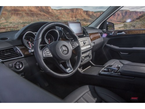 Характеристики автомобиля Mercedes-Benz GLS-Class GLS 450 4MATIC (01.2016 - 04.2019): фото, вместимость, скорость, двигатель, топливо, масса, отзывы