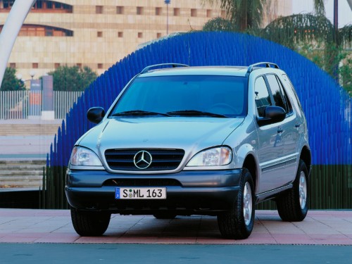 Характеристики автомобиля Mercedes-Benz M-Class ML 230 MT (02.1997 - 08.2001): фото, вместимость, скорость, двигатель, топливо, масса, отзывы