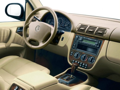 Характеристики автомобиля Mercedes-Benz M-Class ML 270 CDI AT 4MATIC (02.1997 - 08.2001): фото, вместимость, скорость, двигатель, топливо, масса, отзывы