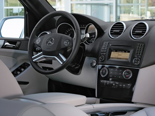 Характеристики автомобиля Mercedes-Benz M-Class ML 300 CDI AT 4MATIC BlueEFFICIENCY (05.2009 - 01.2010): фото, вместимость, скорость, двигатель, топливо, масса, отзывы
