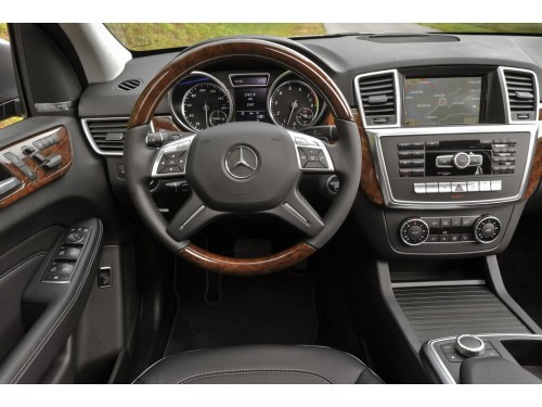 Характеристики автомобиля Mercedes-Benz M-Class ML 350 BlueTEC AT 4MATIC (07.2011 - 06.2014): фото, вместимость, скорость, двигатель, топливо, масса, отзывы