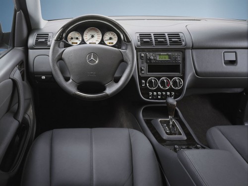 Характеристики автомобиля Mercedes-Benz M-Class ML 55 AMG AT (09.2001 - 05.2004): фото, вместимость, скорость, двигатель, топливо, масса, отзывы