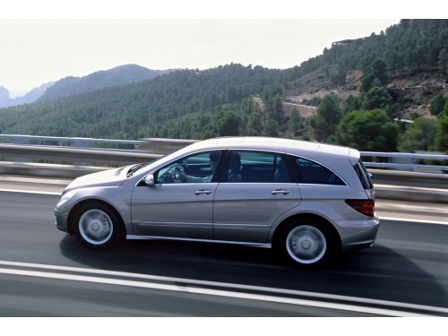 Характеристики автомобиля Mercedes-Benz R-Class R 320 CDI 4MATIC AT (11.2005 - 03.2007): фото, вместимость, скорость, двигатель, топливо, масса, отзывы