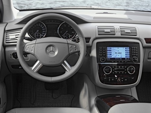 Характеристики автомобиля Mercedes-Benz R-Class R 350 4MATIC AT (09.2005 - 03.2007): фото, вместимость, скорость, двигатель, топливо, масса, отзывы