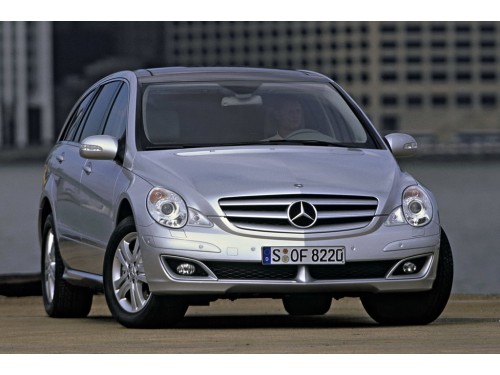 Характеристики автомобиля Mercedes-Benz R-Class R 500 4MATIC AT (09.2006 - 12.2007): фото, вместимость, скорость, двигатель, топливо, масса, отзывы