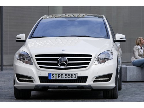 Характеристики автомобиля Mercedes-Benz R-Class R 350 CDI L 4MATIC AT (04.2010 - 05.2013): фото, вместимость, скорость, двигатель, топливо, масса, отзывы